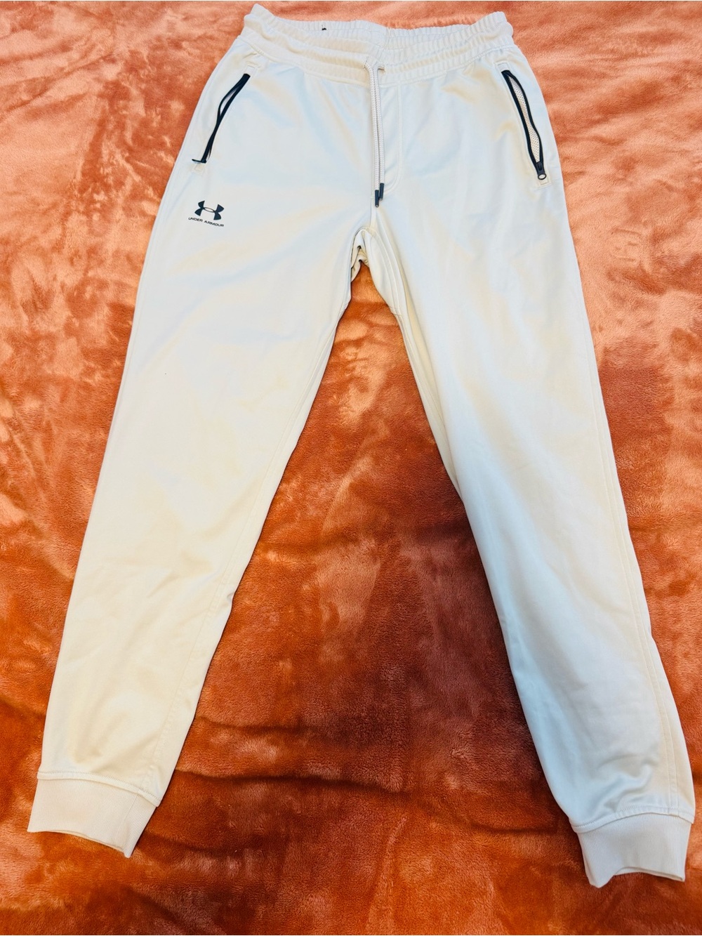 Under Armour Men’s Medium Loose Joggers Khaki Colored. New Condition